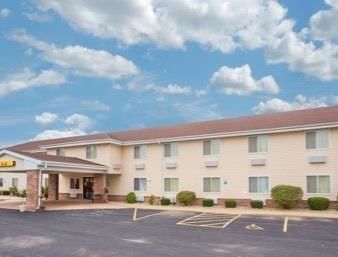 Super 8 By Wyndham Galva Hotel Luaran gambar